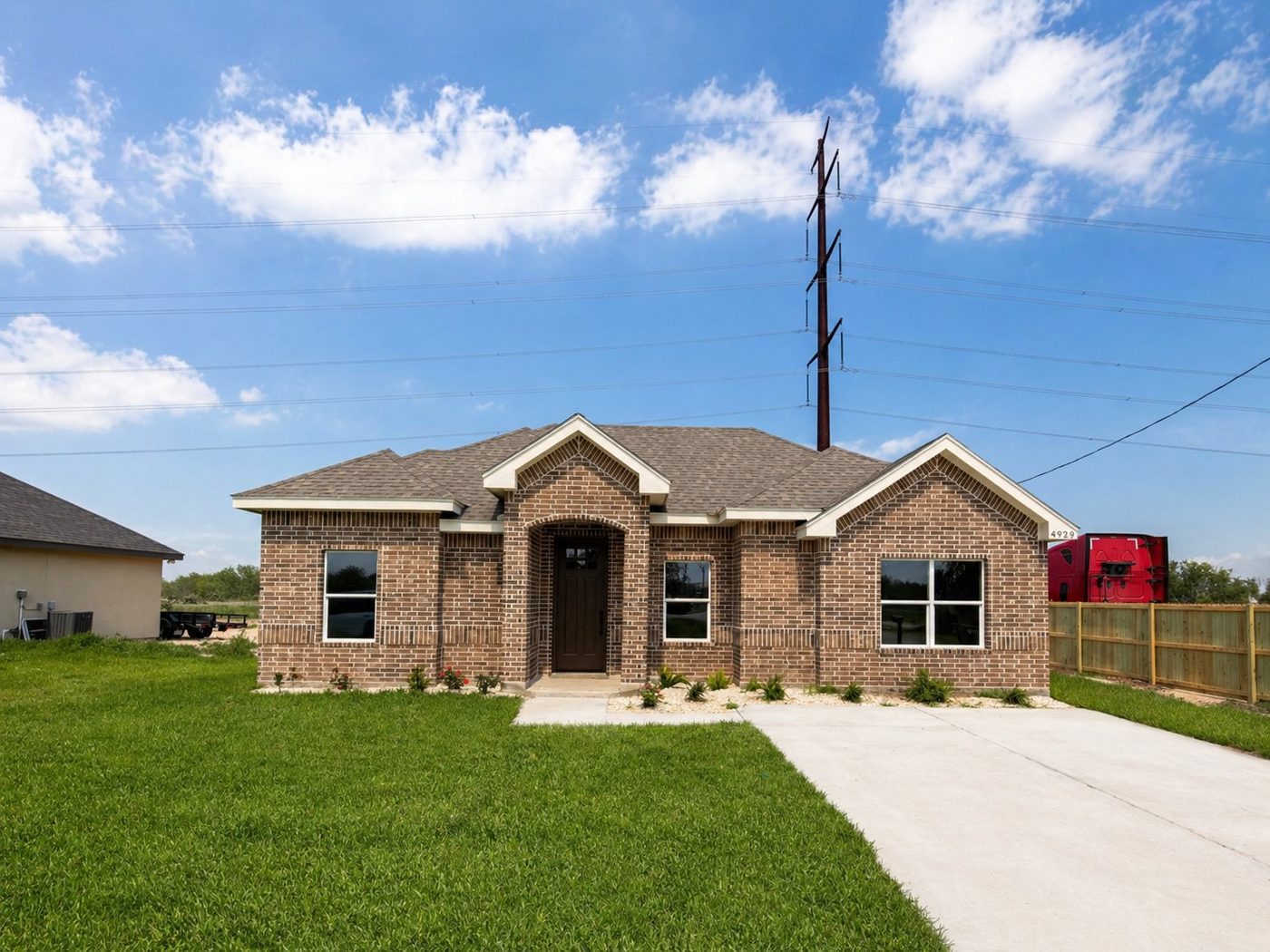 Move-in ready home — 4929 Rio Red Cir W, Edinburg